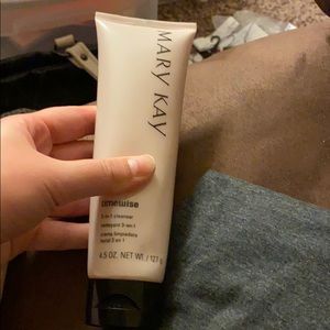 Mary Kay 3 in 1 cleanser